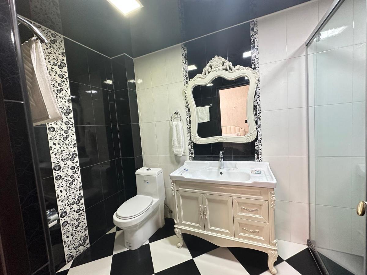Royal Renaysance Hotell Jerevan Exteriör bild