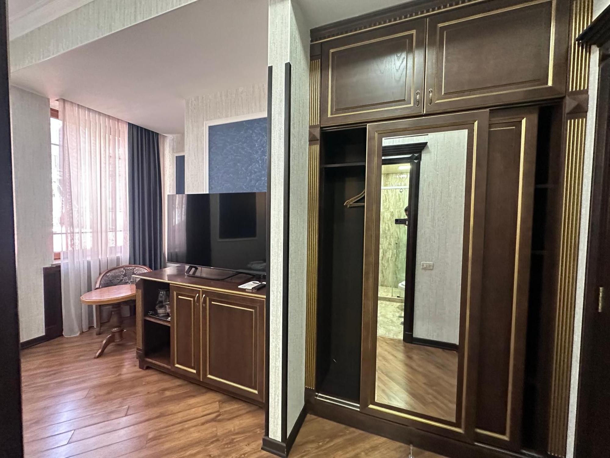 Royal Renaysance Hotell Jerevan Exteriör bild
