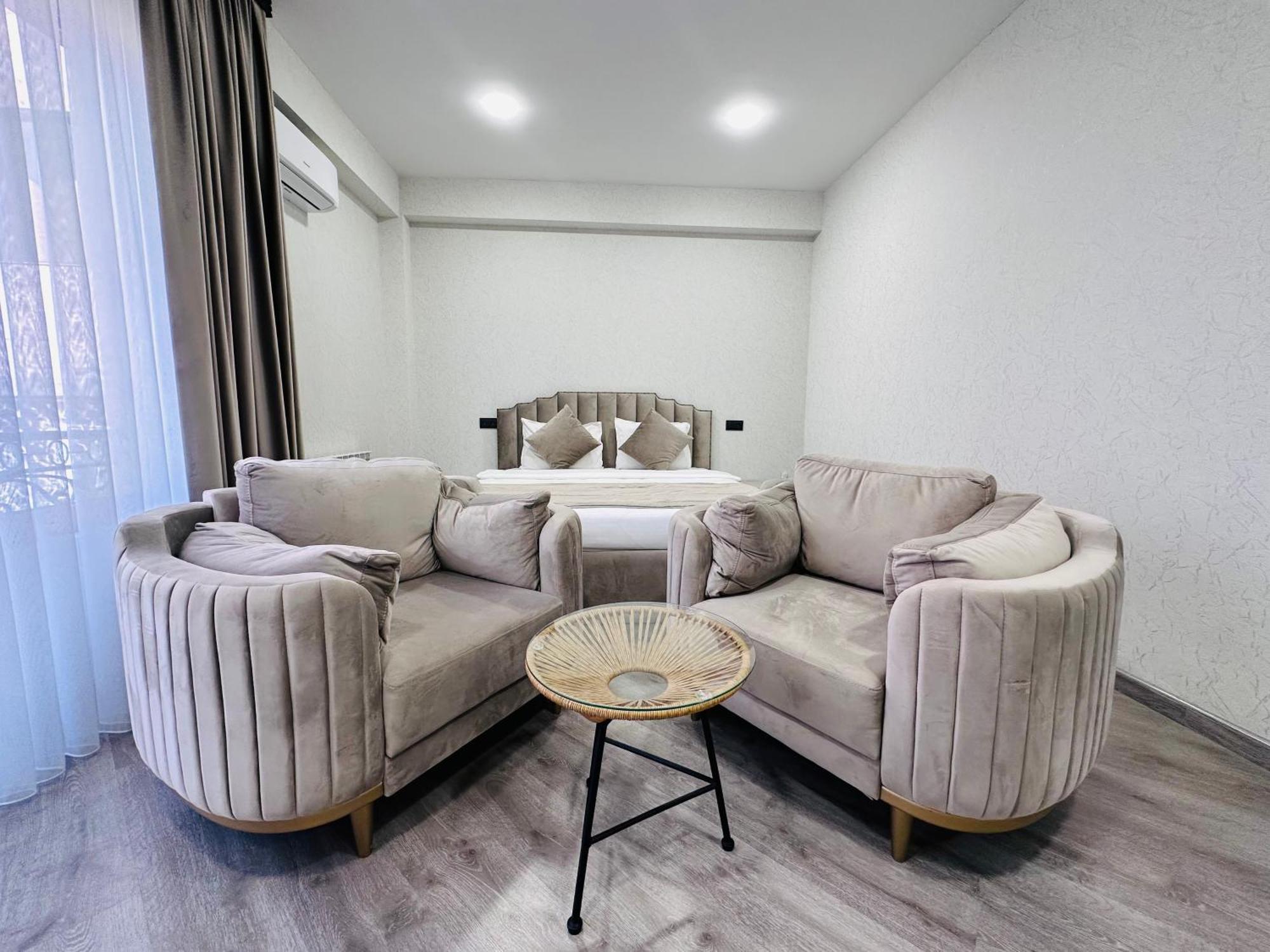 Royal Renaysance Hotell Jerevan Exteriör bild