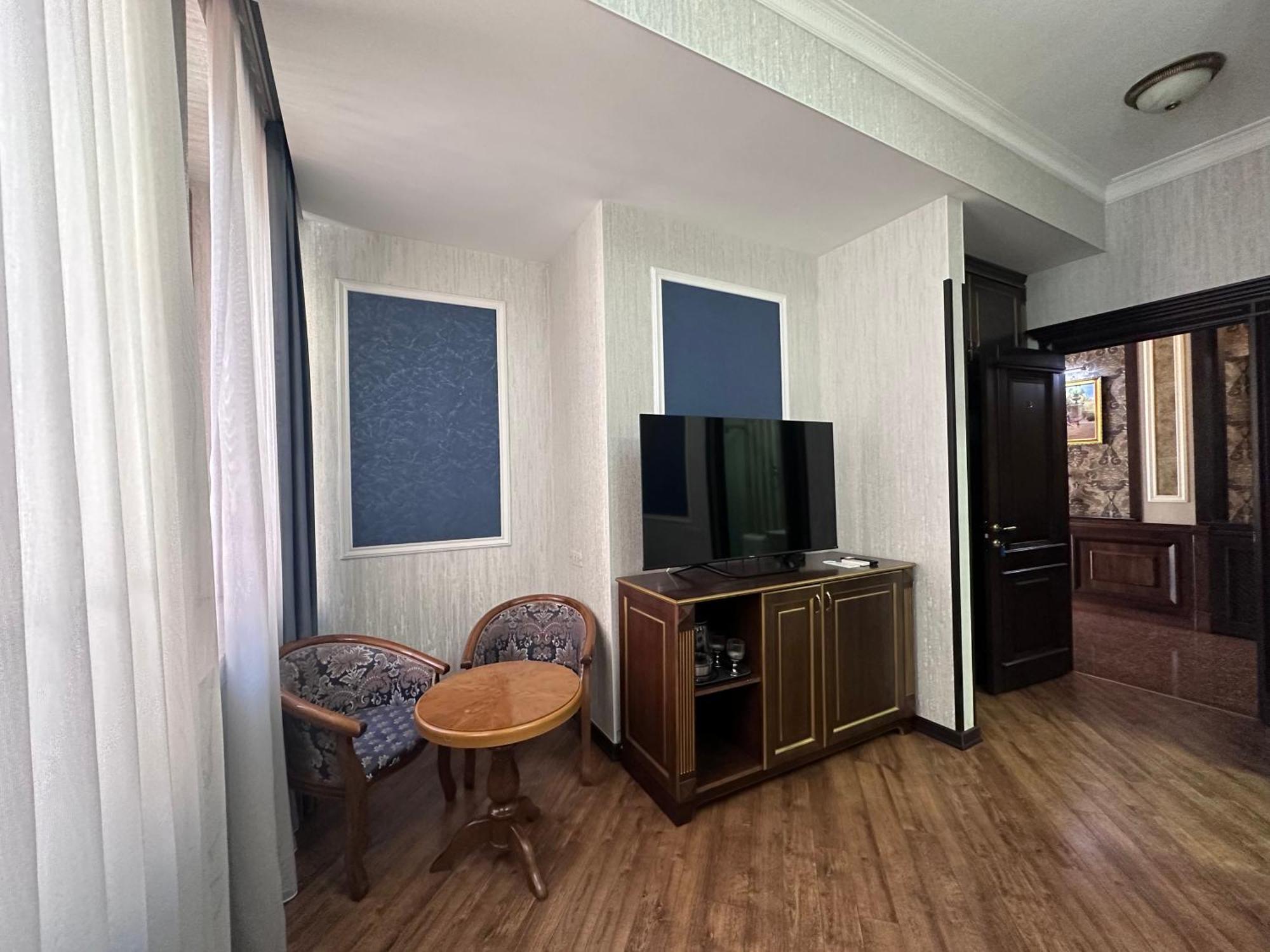 Royal Renaysance Hotell Jerevan Exteriör bild